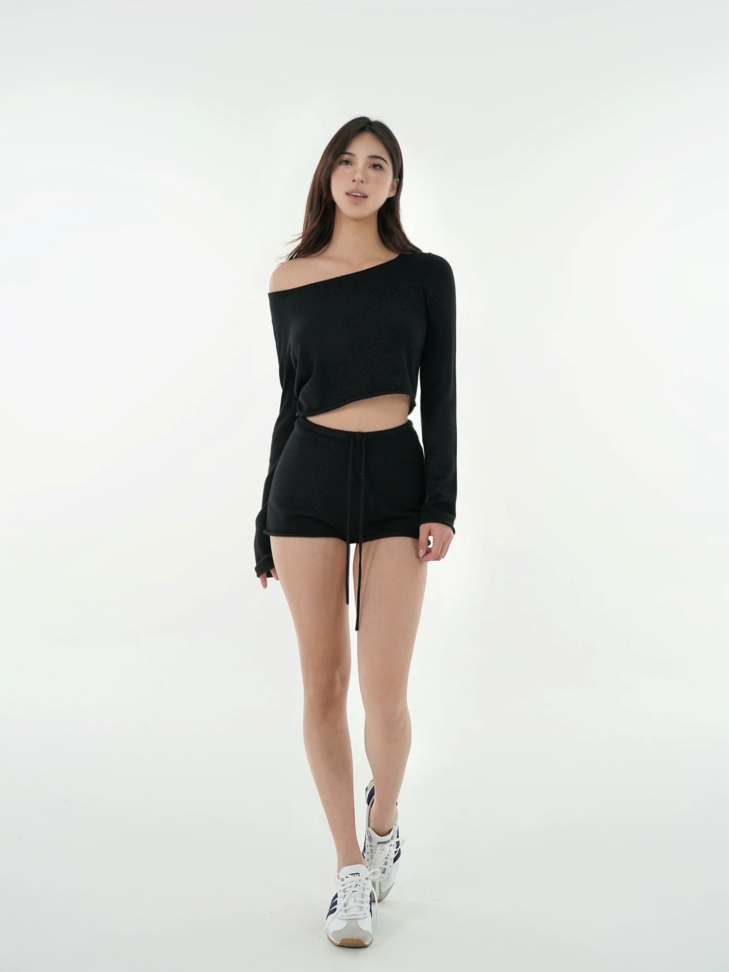 Jim Kennet Large Neckline Curled Short Long Sleeve Knitted Shorts Set