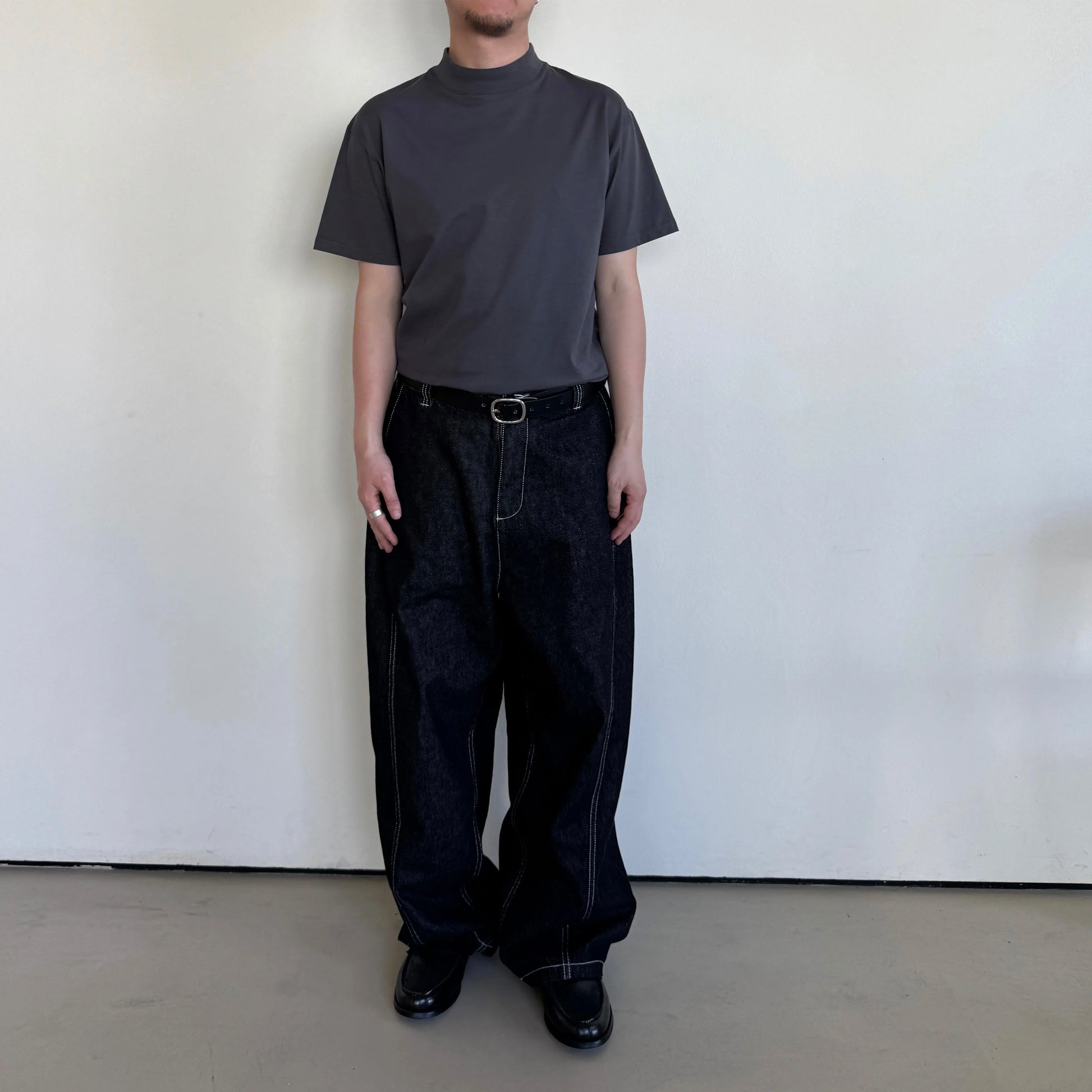 Anniehall Small Turtleneck Shoulder Tee